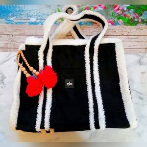 Alo Winterfun Tote Bag Black/Ivory